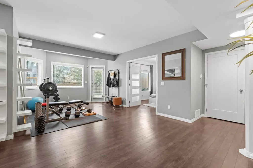 107 Edgebrook Circle NW Calgary AB T3A 5A4
