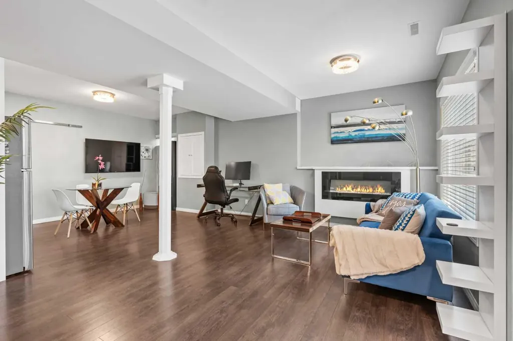 107 Edgebrook Circle NW Calgary AB T3A 5A4