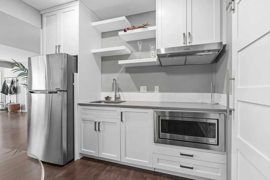 107 Edgebrook Circle NW Calgary AB T3A 5A4