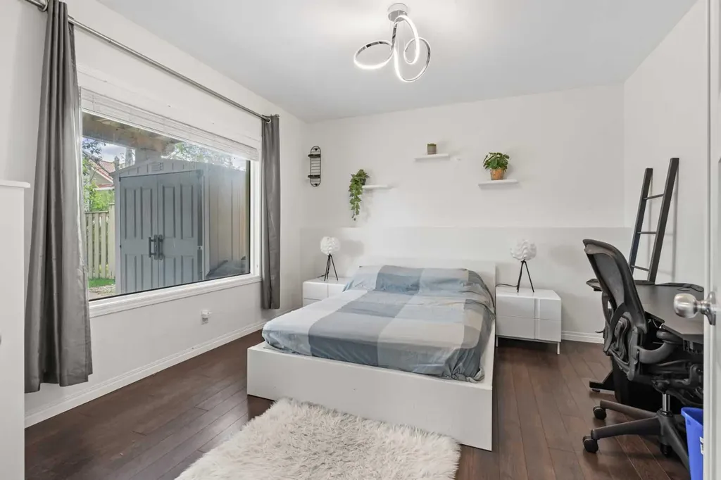 107 Edgebrook Circle NW Calgary AB T3A 5A4