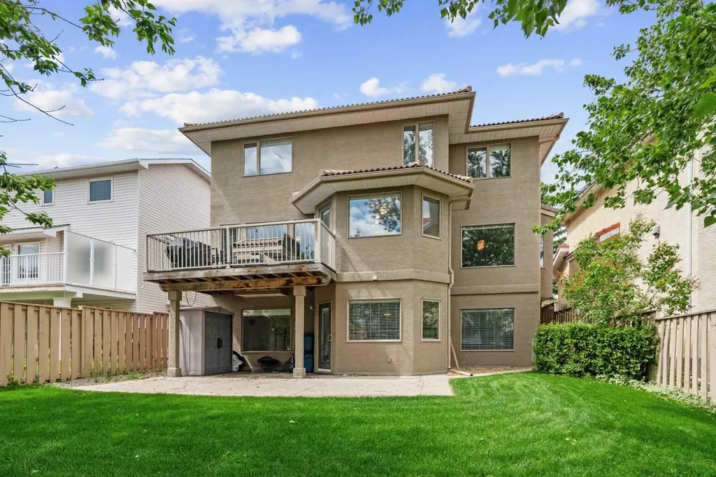 107 Edgebrook Circle NW Calgary AB T3A 5A4