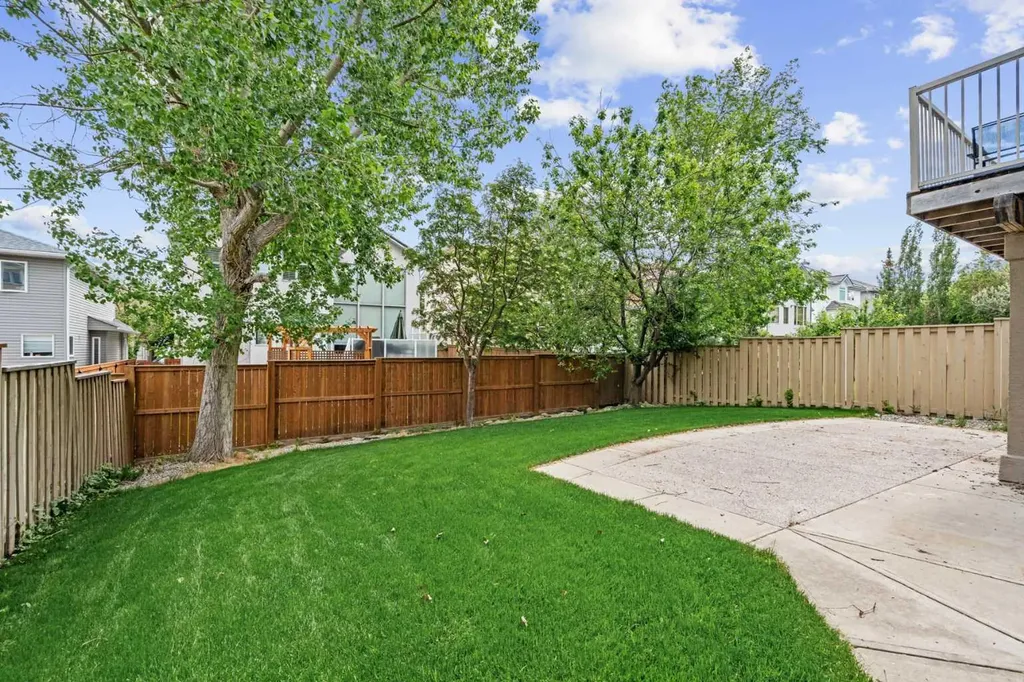 107 Edgebrook Circle NW Calgary AB T3A 5A4