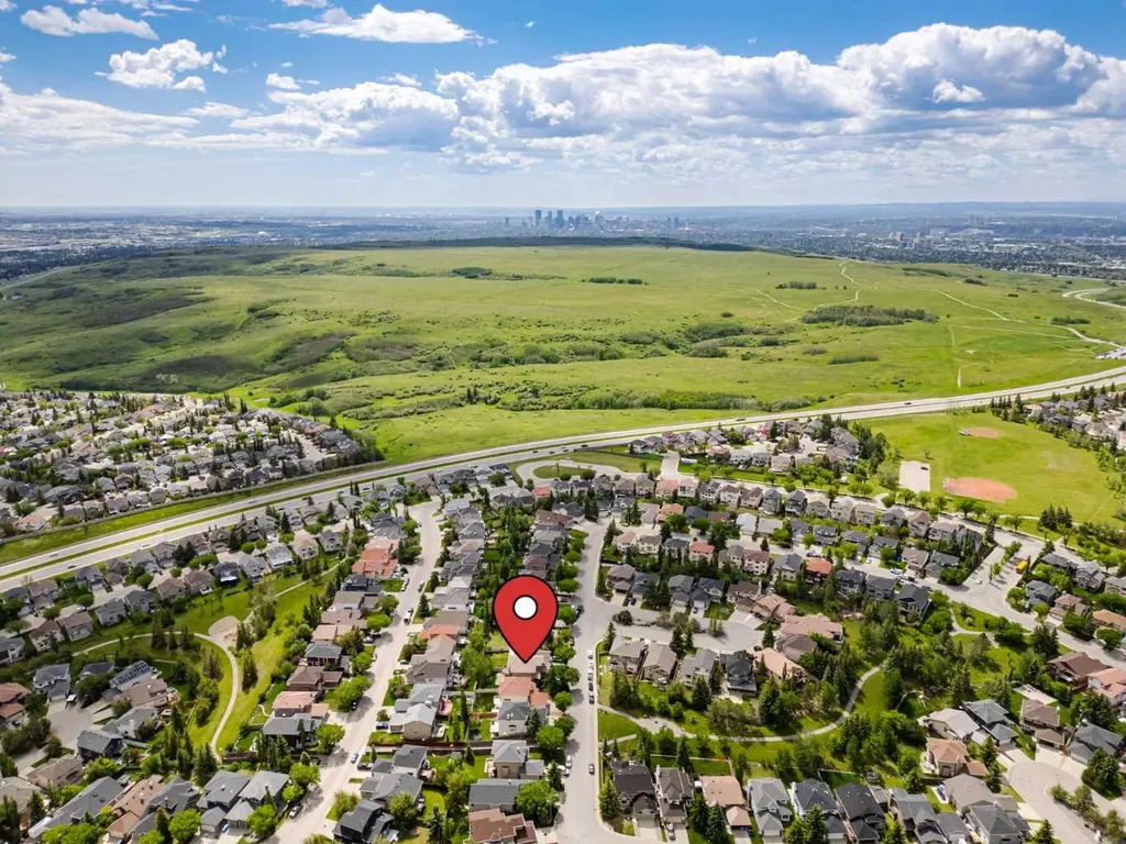 107 Edgebrook Circle NW Calgary AB T3A 5A4