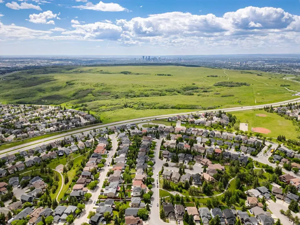 107 Edgebrook Circle NW Calgary AB T3A 5A4