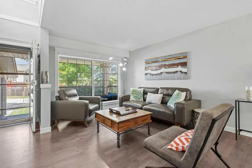 107 Edgebrook Circle NW Calgary AB T3A 5A4