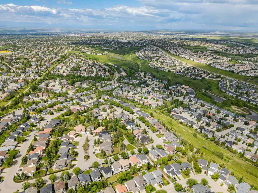107 Edgebrook Circle NW Calgary AB T3A 5A4