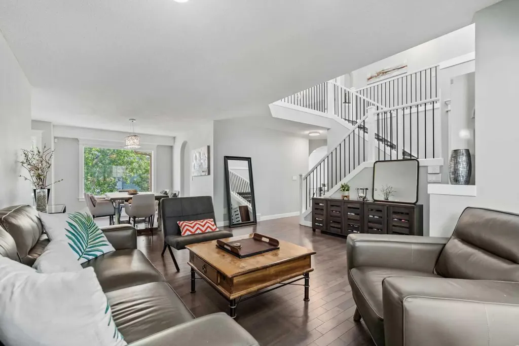 107 Edgebrook Circle NW Calgary AB T3A 5A4