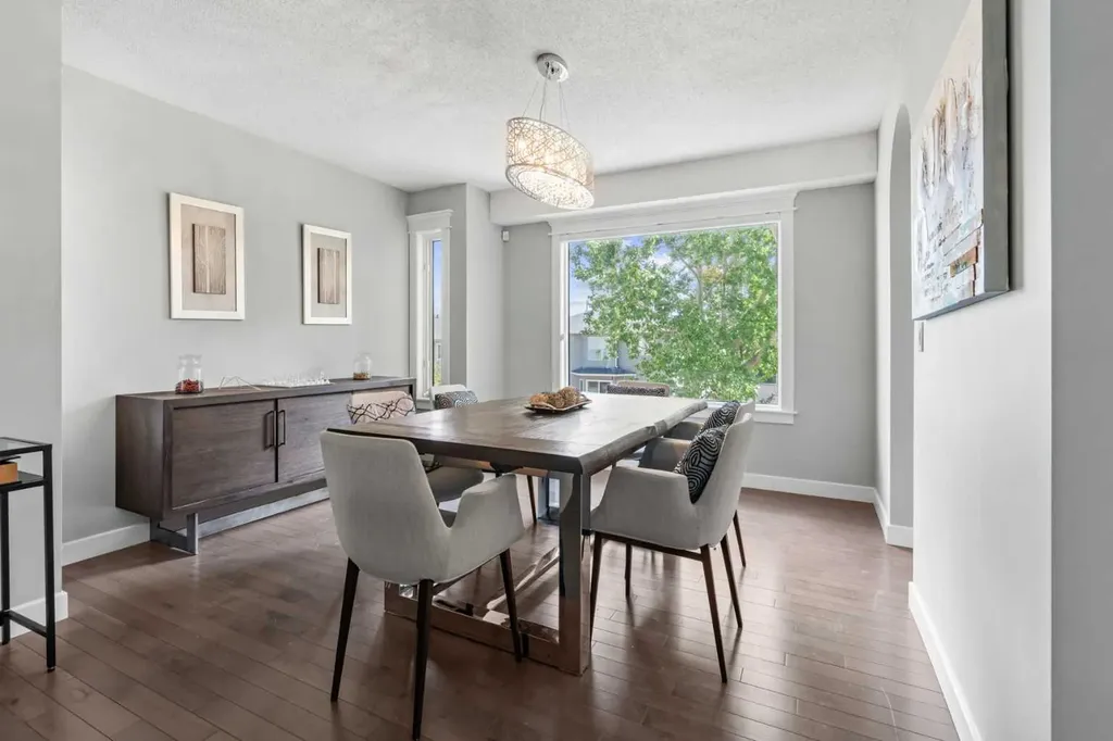 107 Edgebrook Circle NW Calgary AB T3A 5A4