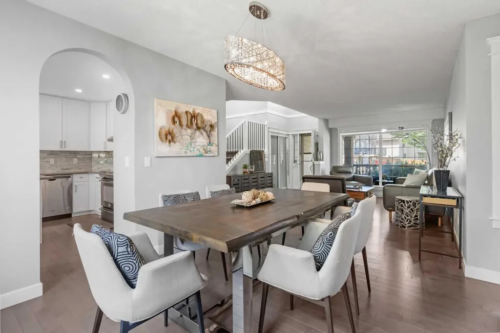 107 Edgebrook Circle NW Calgary AB T3A 5A4