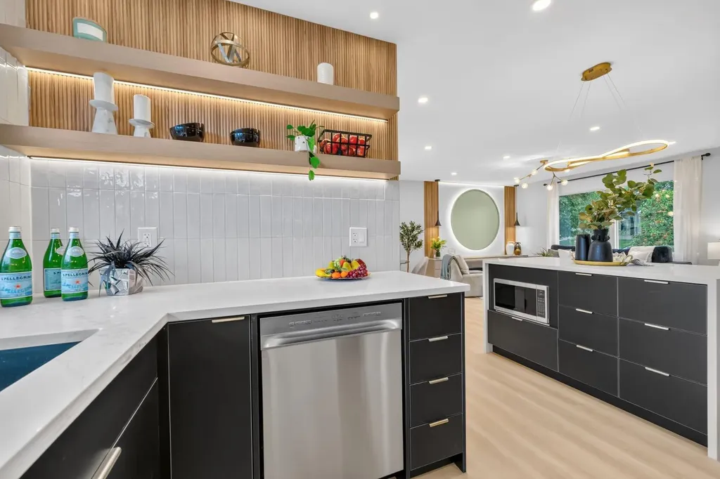 4911 Marcombe Road NE Calgary AB T2A 3G4