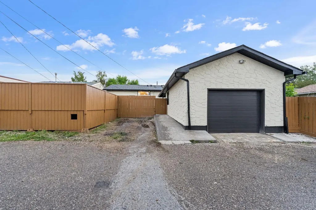 4911 Marcombe Road NE Calgary AB T2A 3G4