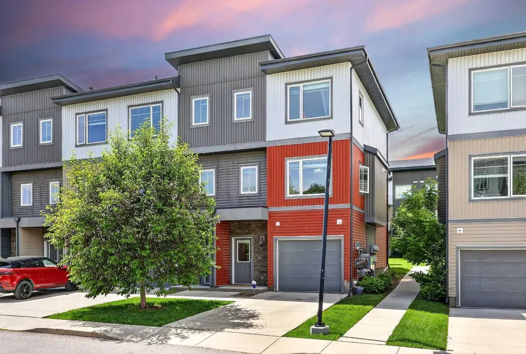5305 32 Avenue SW Calgary AB T3E 8A2