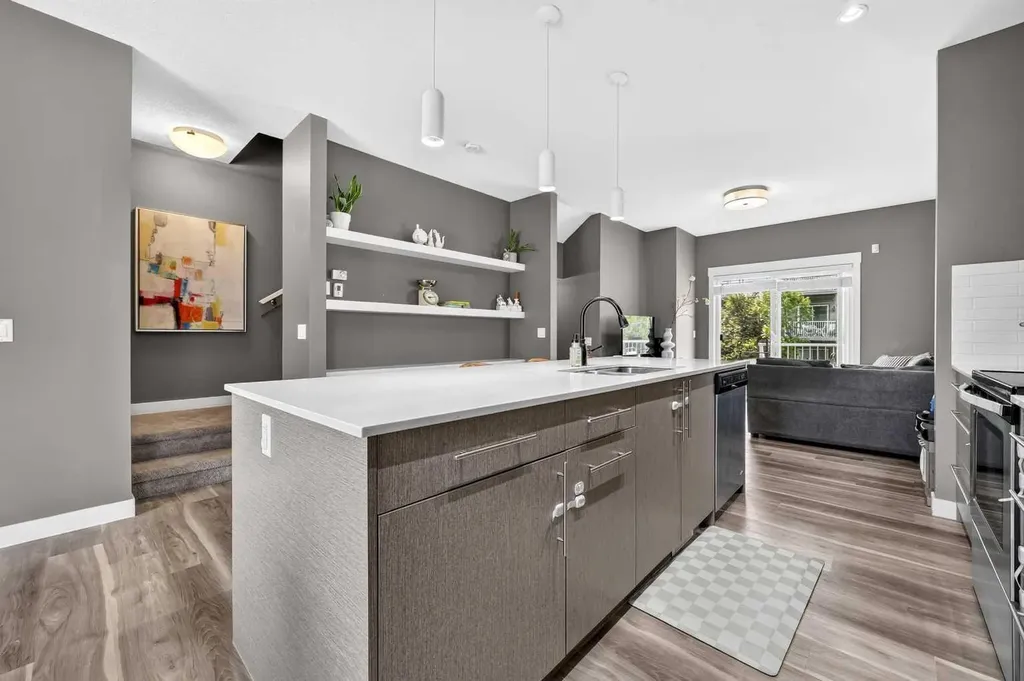 5305 32 Avenue SW Calgary AB T3E 8A2