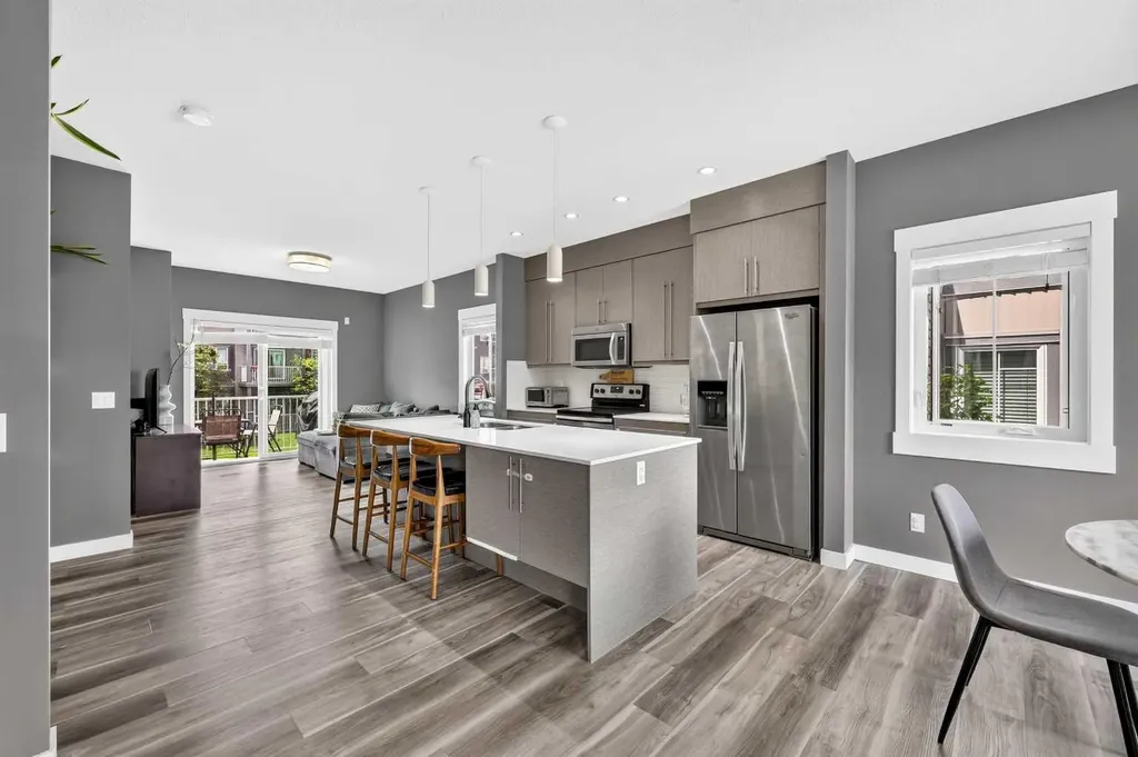 5305 32 Avenue SW Calgary AB T3E 8A2