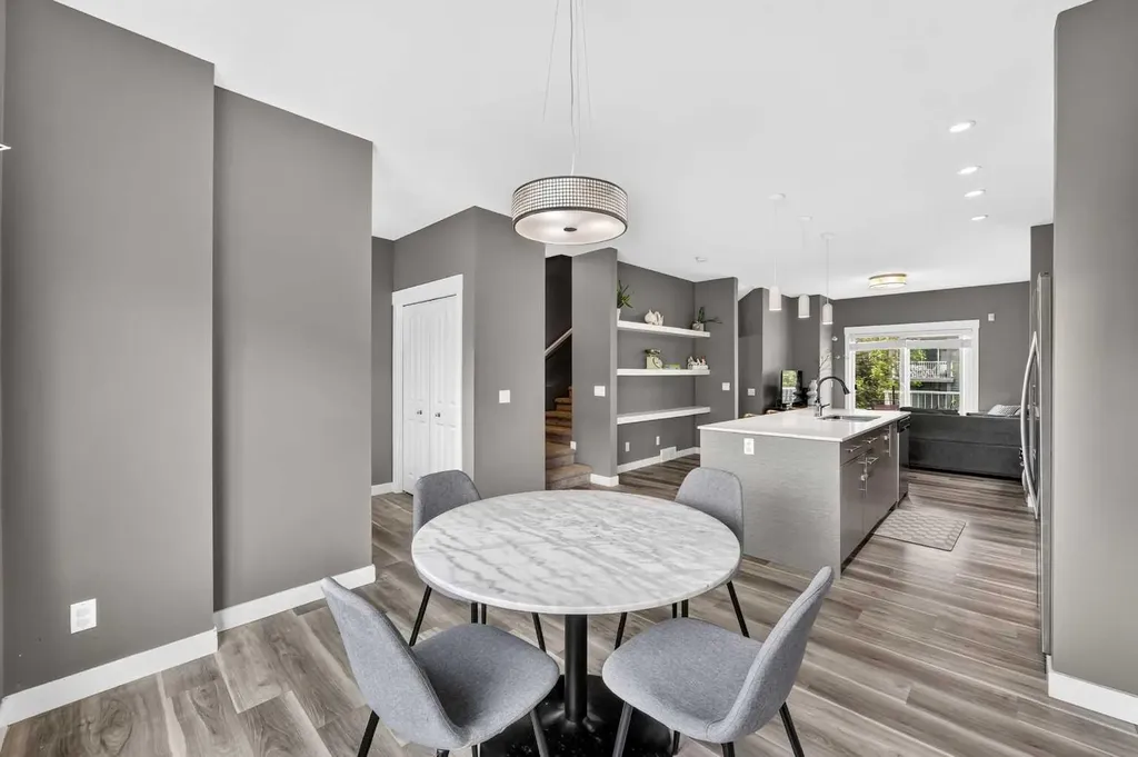 5305 32 Avenue SW Calgary AB T3E 8A2