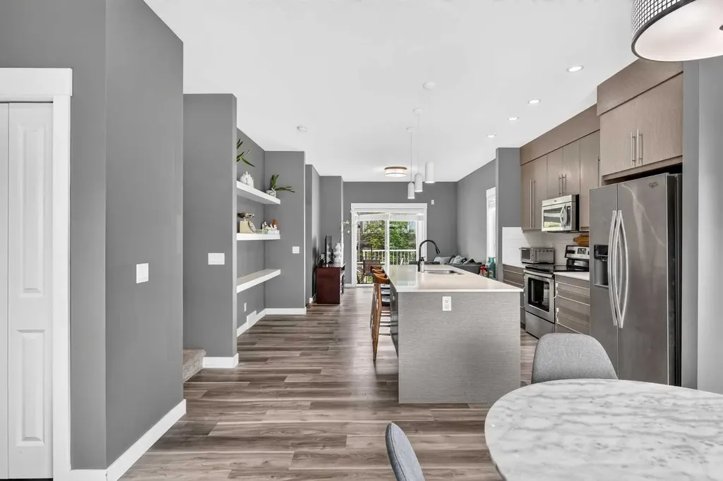 5305 32 Avenue SW Calgary AB T3E 8A2