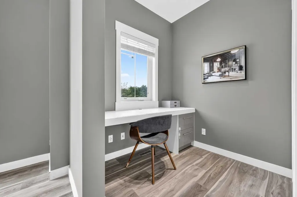 5305 32 Avenue SW Calgary AB T3E 8A2