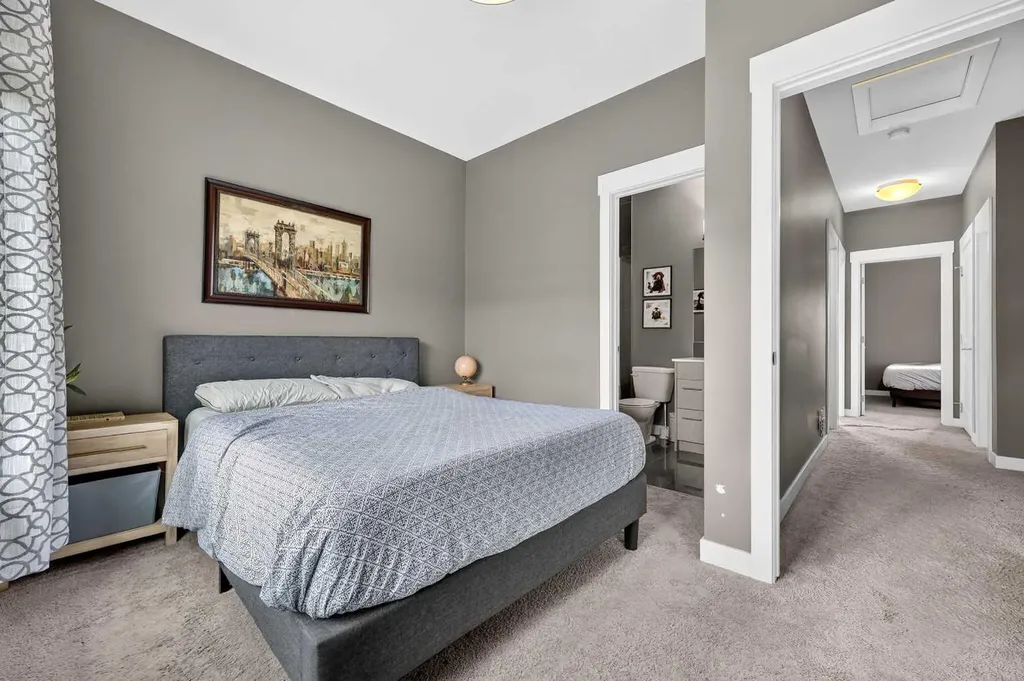 5305 32 Avenue SW Calgary AB T3E 8A2