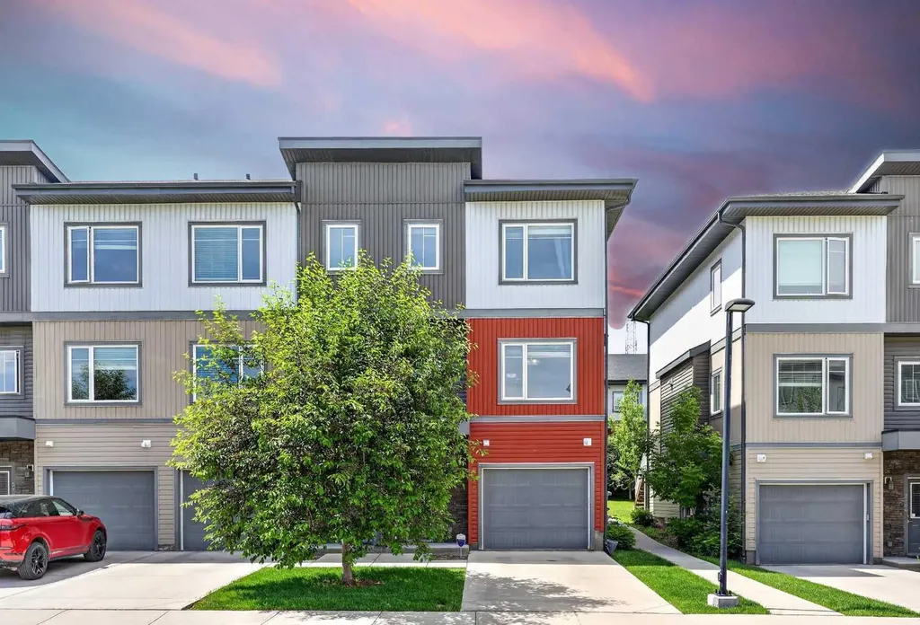 5305 32 Avenue SW Calgary AB T3E 8A2
