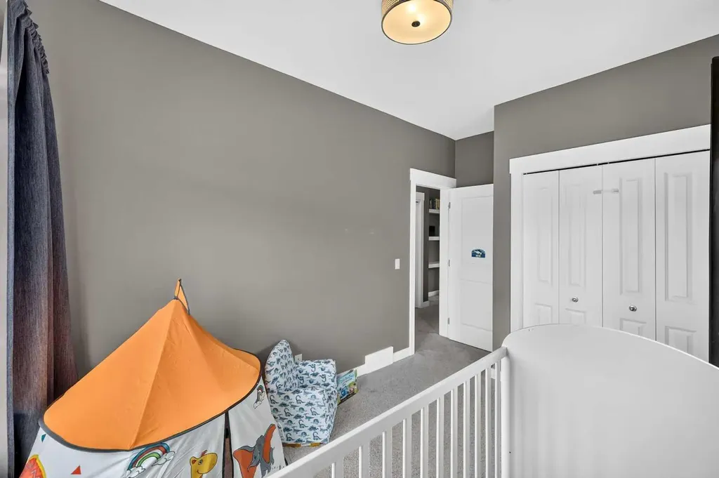 5305 32 Avenue SW Calgary AB T3E 8A2