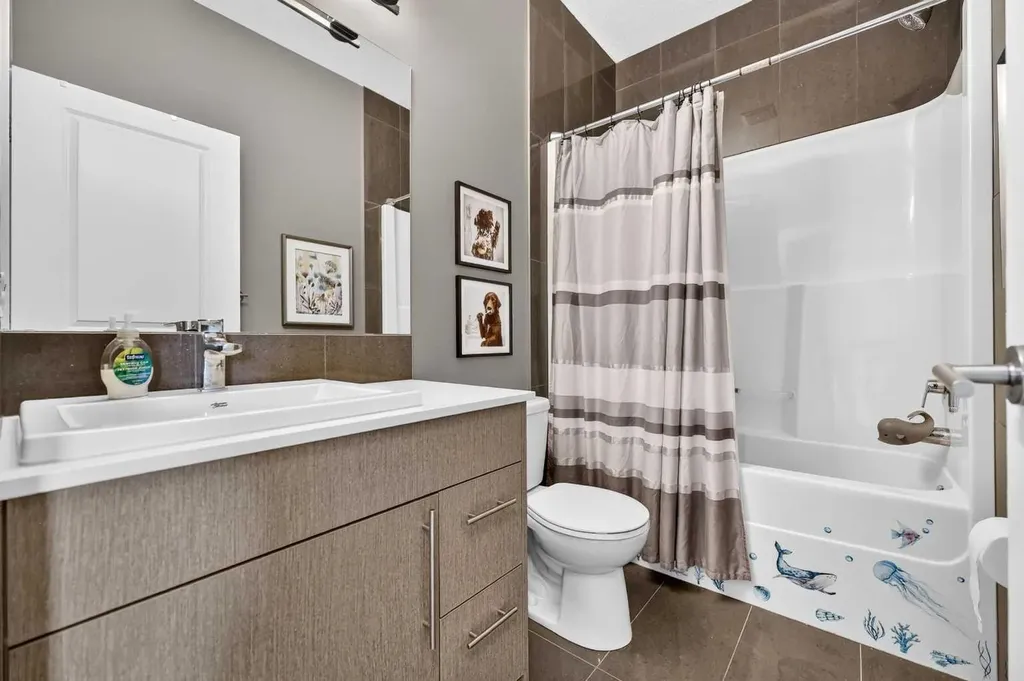 5305 32 Avenue SW Calgary AB T3E 8A2