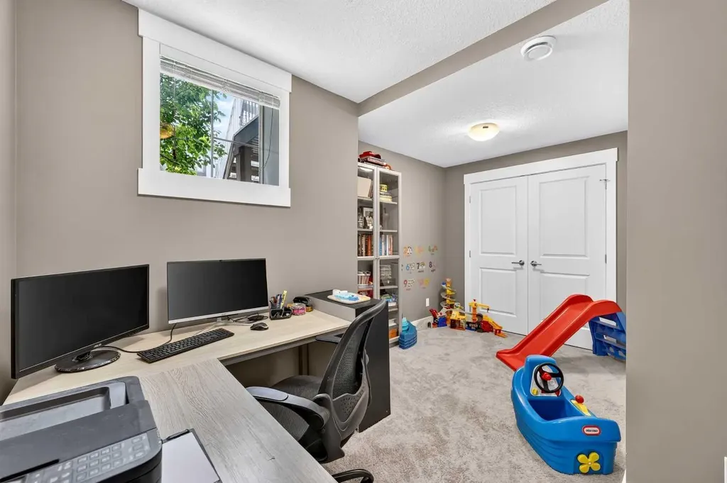 5305 32 Avenue SW Calgary AB T3E 8A2