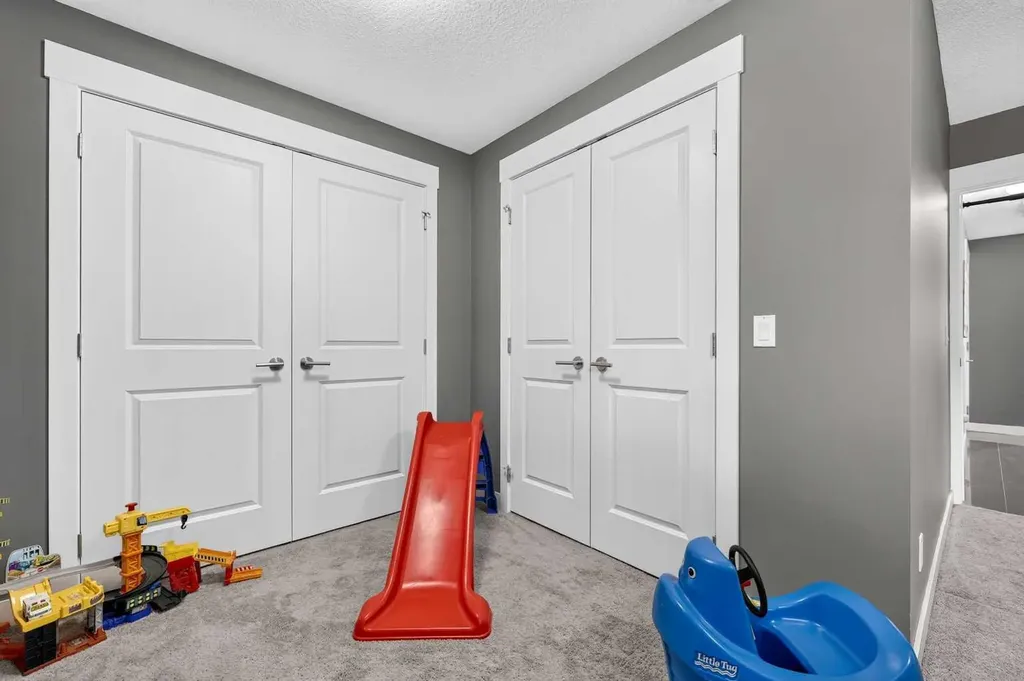 5305 32 Avenue SW Calgary AB T3E 8A2