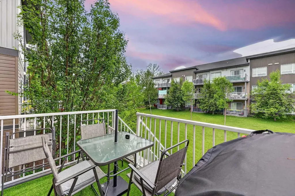 5305 32 Avenue SW Calgary AB T3E 8A2