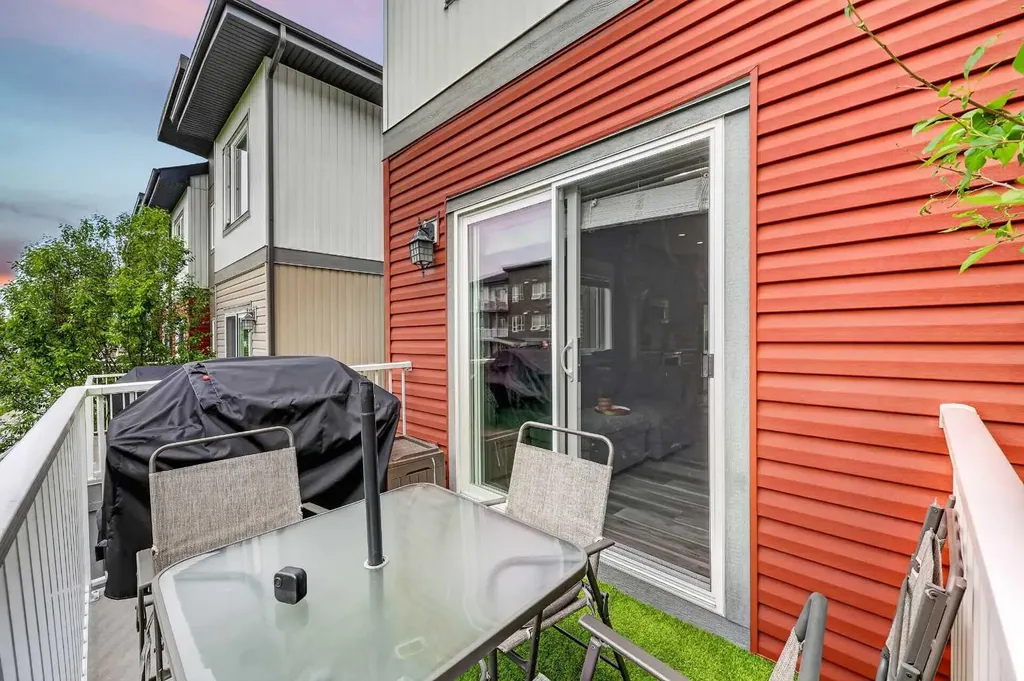 5305 32 Avenue SW Calgary AB T3E 8A2