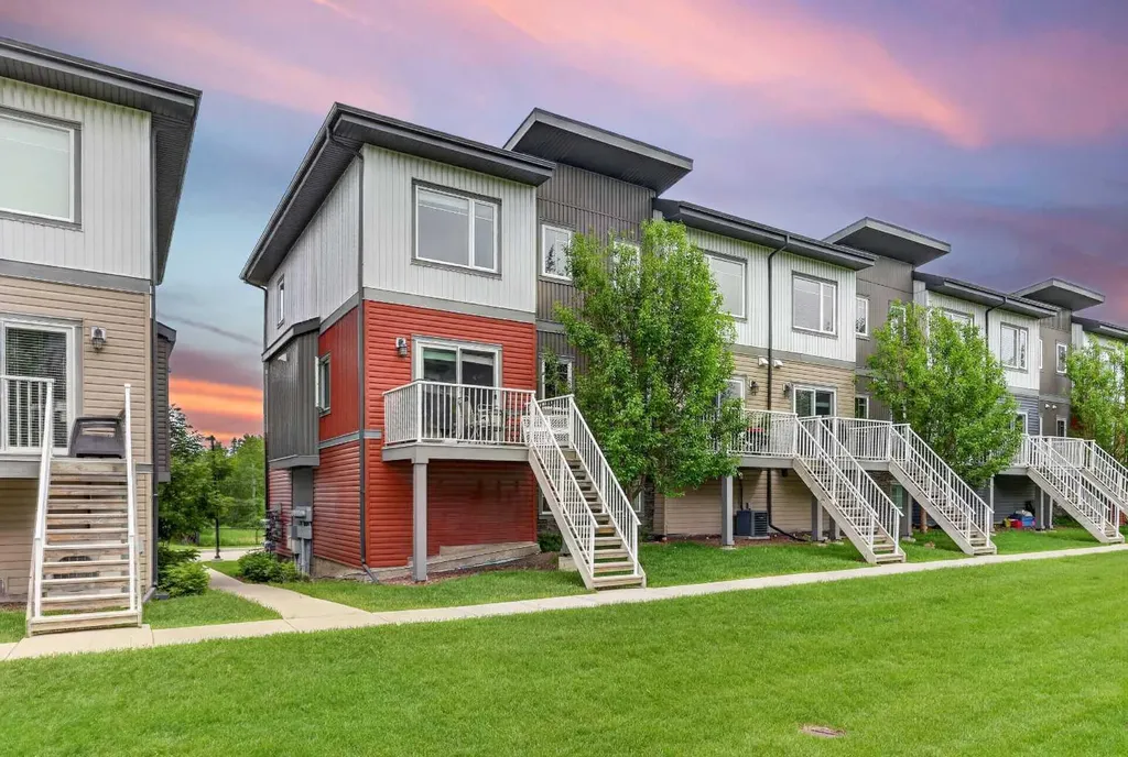 5305 32 Avenue SW Calgary AB T3E 8A2