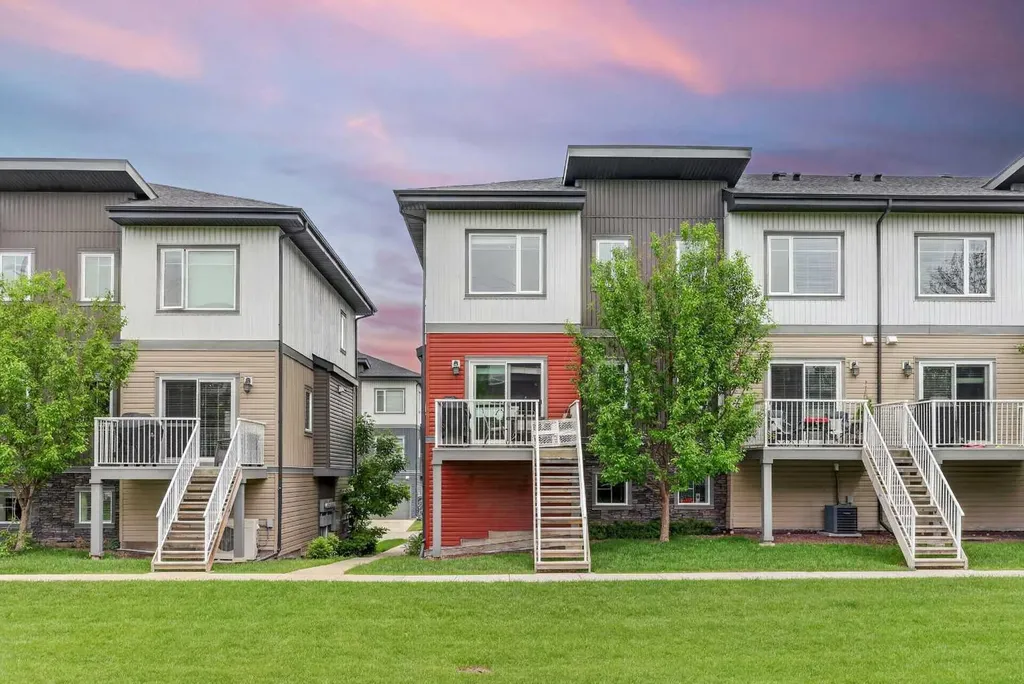 5305 32 Avenue SW Calgary AB T3E 8A2