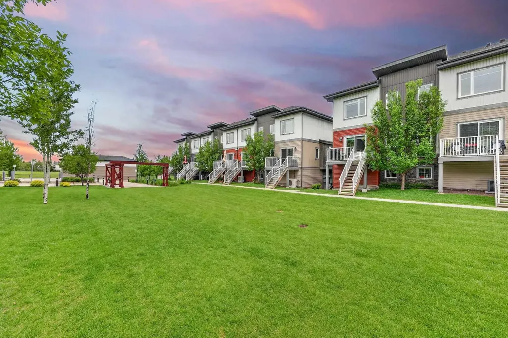 5305 32 Avenue SW Calgary AB T3E 8A2