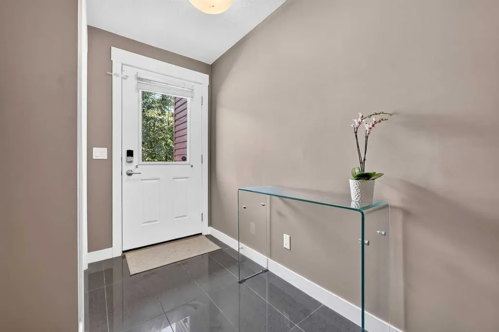 5305 32 Avenue SW Calgary AB T3E 8A2