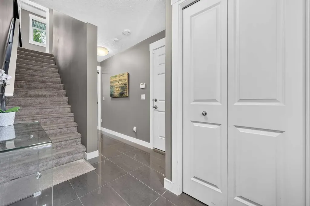 5305 32 Avenue SW Calgary AB T3E 8A2