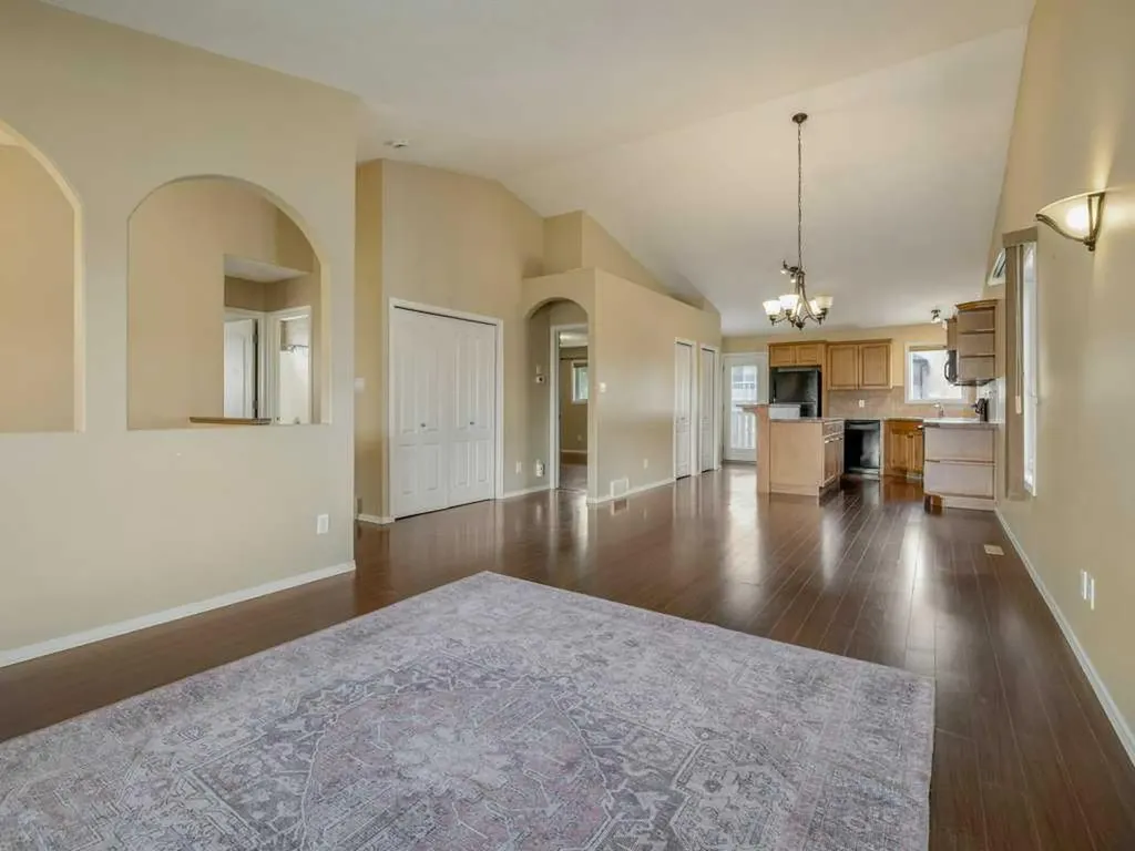 727 Aberdeen Crescent Lethbridge AB T1J 5B2