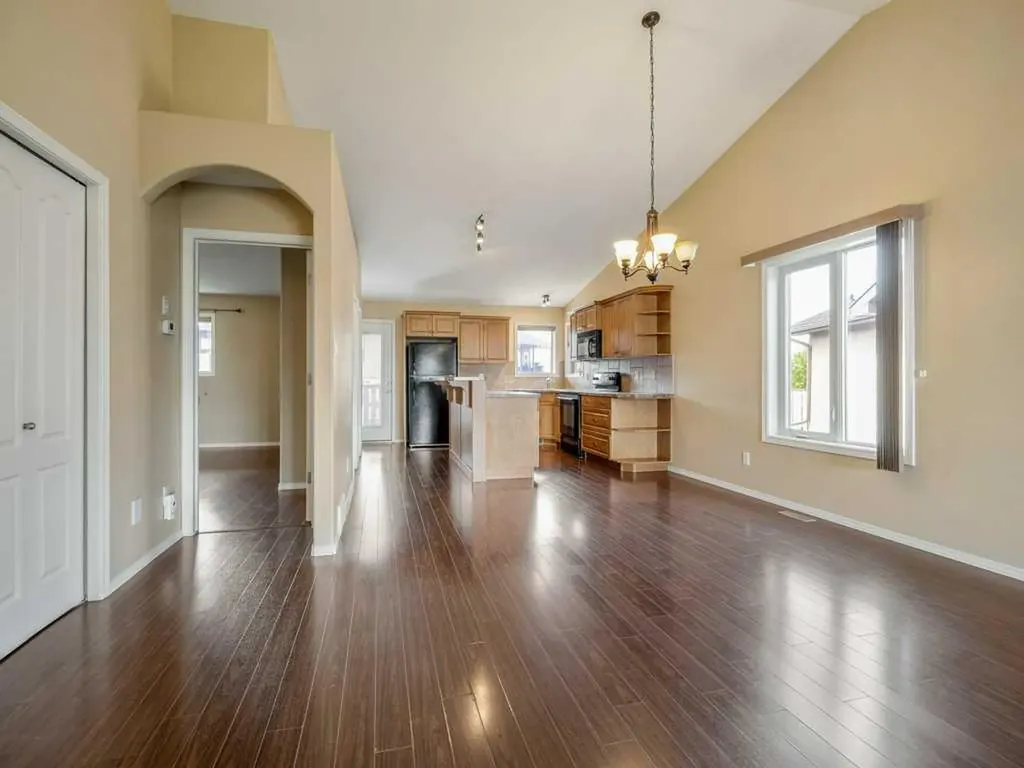 727 Aberdeen Crescent Lethbridge AB T1J 5B2