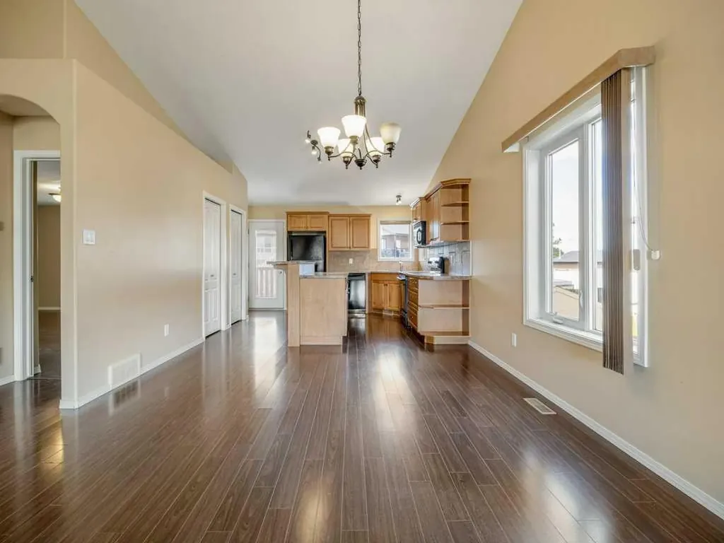 727 Aberdeen Crescent Lethbridge AB T1J 5B2