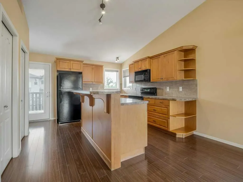 727 Aberdeen Crescent W Lethbridge AB T1J 5B2