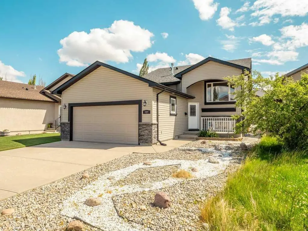 727 Aberdeen Crescent Lethbridge AB T1J 5B2