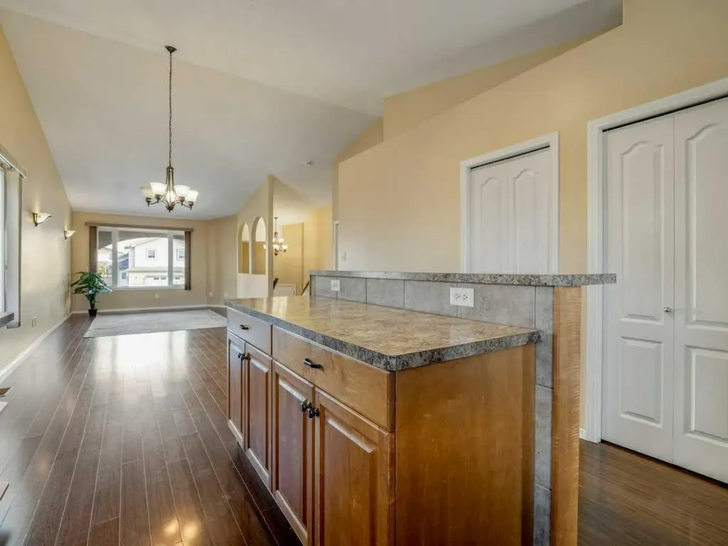 727 Aberdeen Crescent Lethbridge AB T1J 5B2