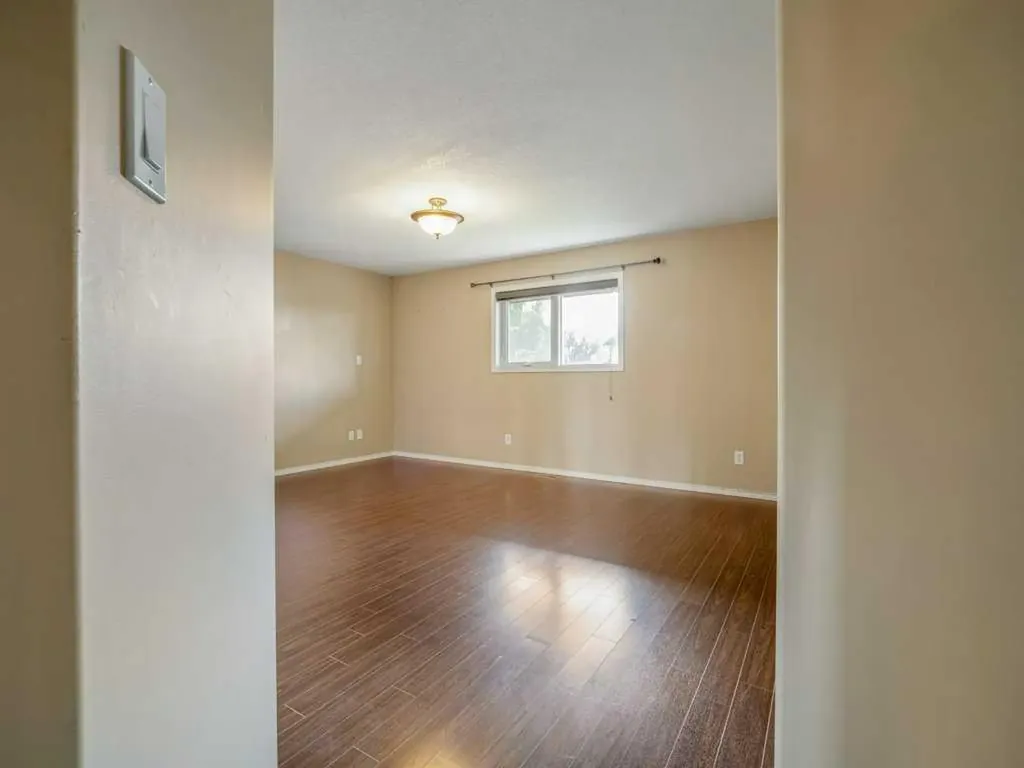 727 Aberdeen Crescent Lethbridge AB T1J 5B2