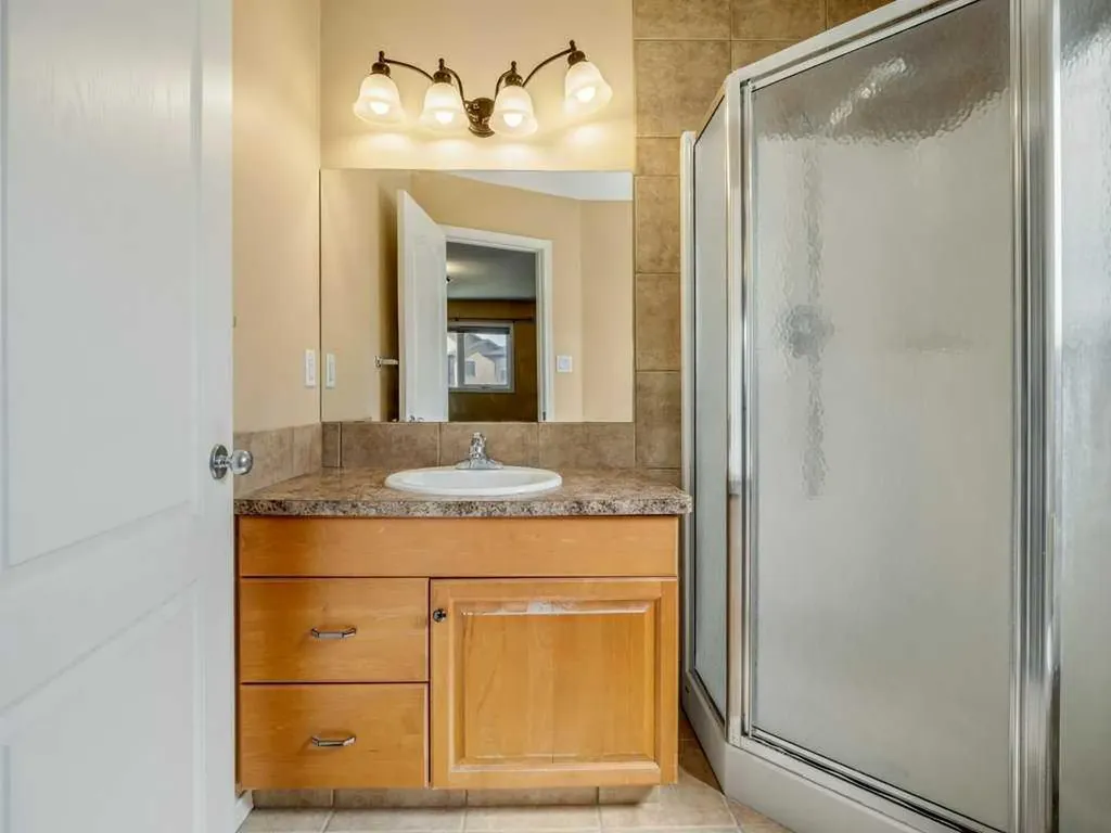 727 Aberdeen Crescent Lethbridge AB T1J 5B2