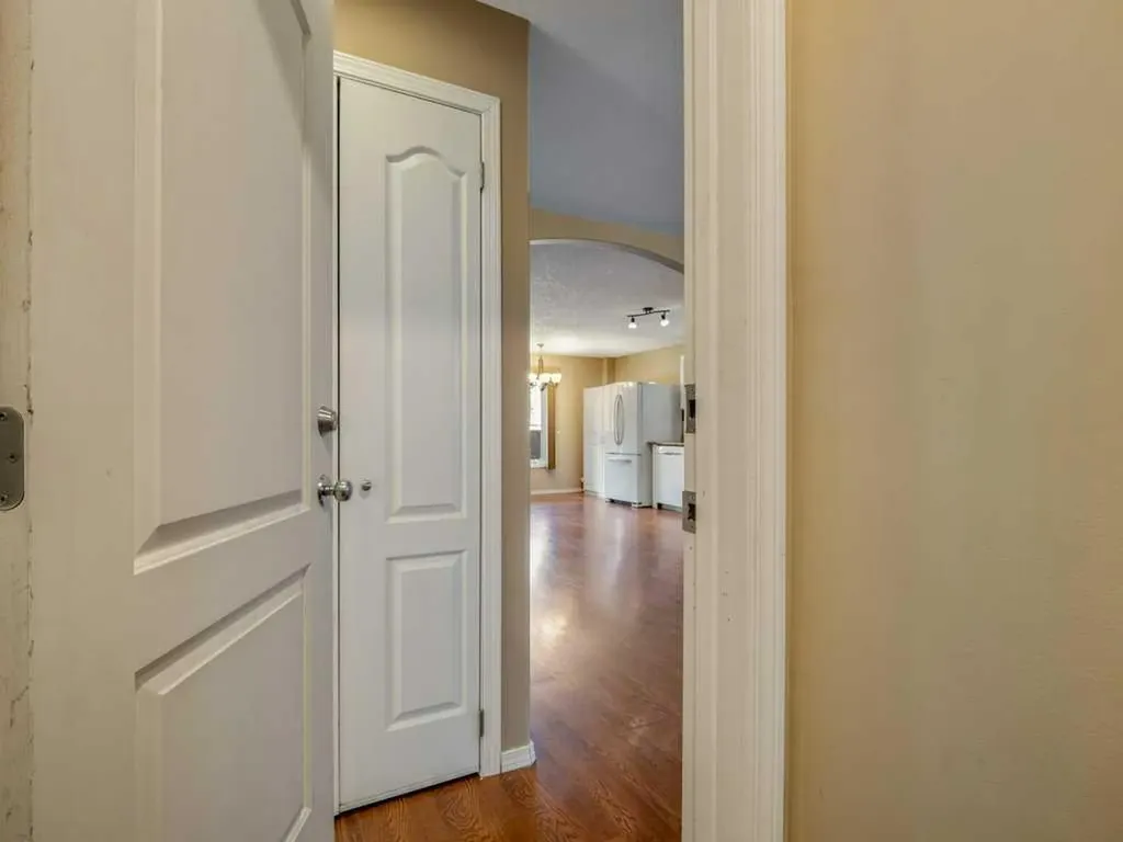 727 Aberdeen Crescent Lethbridge AB T1J 5B2