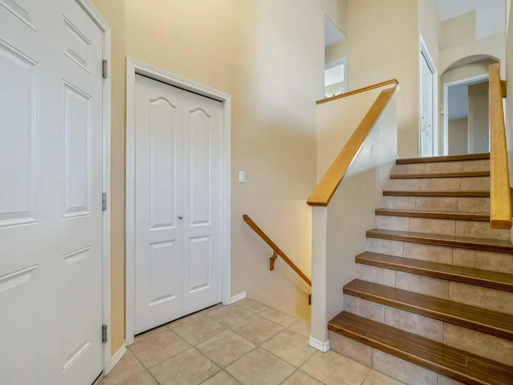727 Aberdeen Crescent W Lethbridge AB T1J 5B2