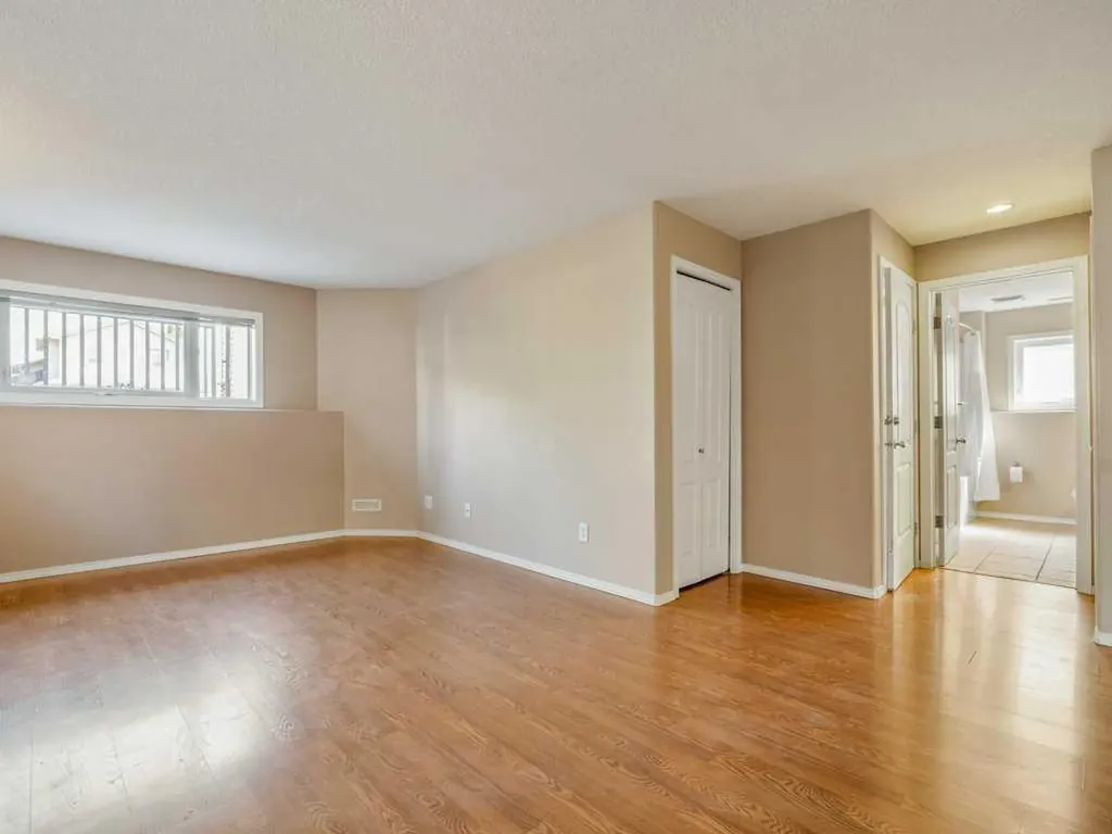 727 Aberdeen Crescent Lethbridge AB T1J 5B2