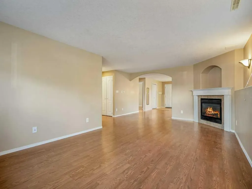 727 Aberdeen Crescent Lethbridge AB T1J 5B2