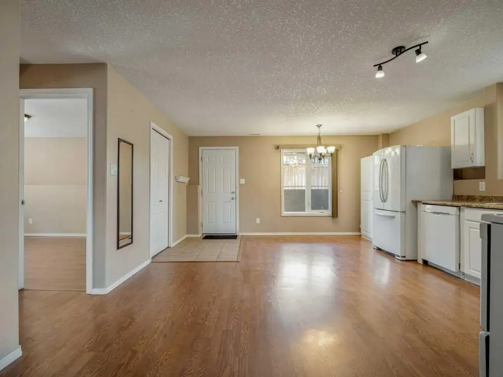 727 Aberdeen Crescent W Lethbridge AB T1J 5B2