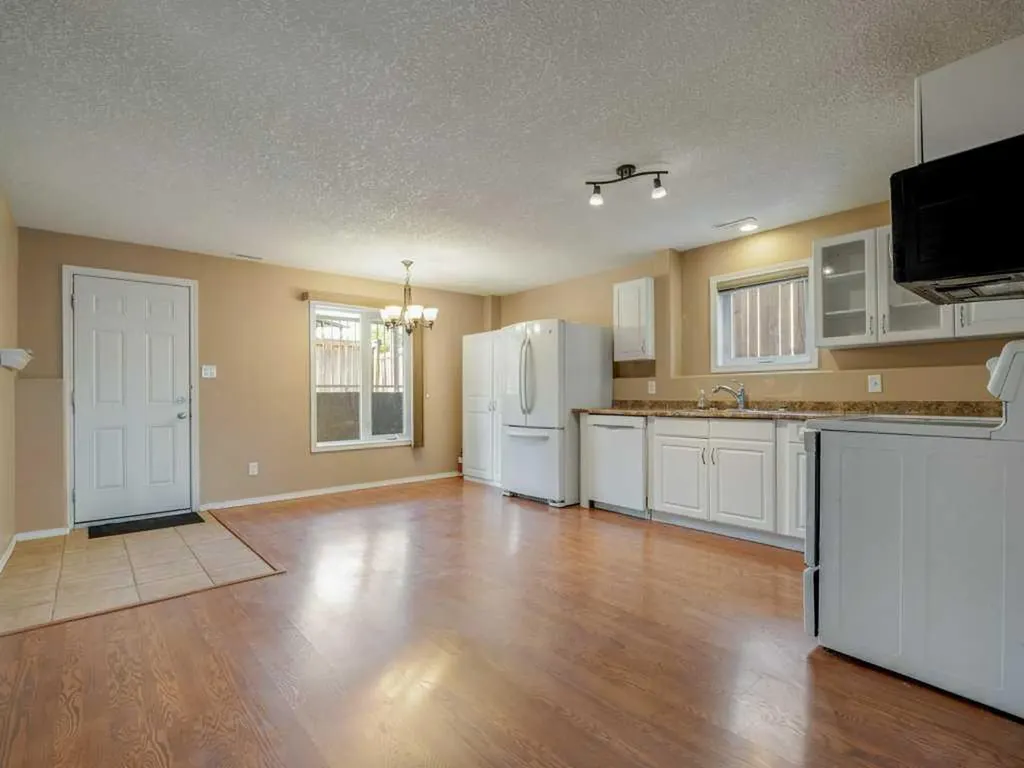 727 Aberdeen Crescent Lethbridge AB T1J 5B2