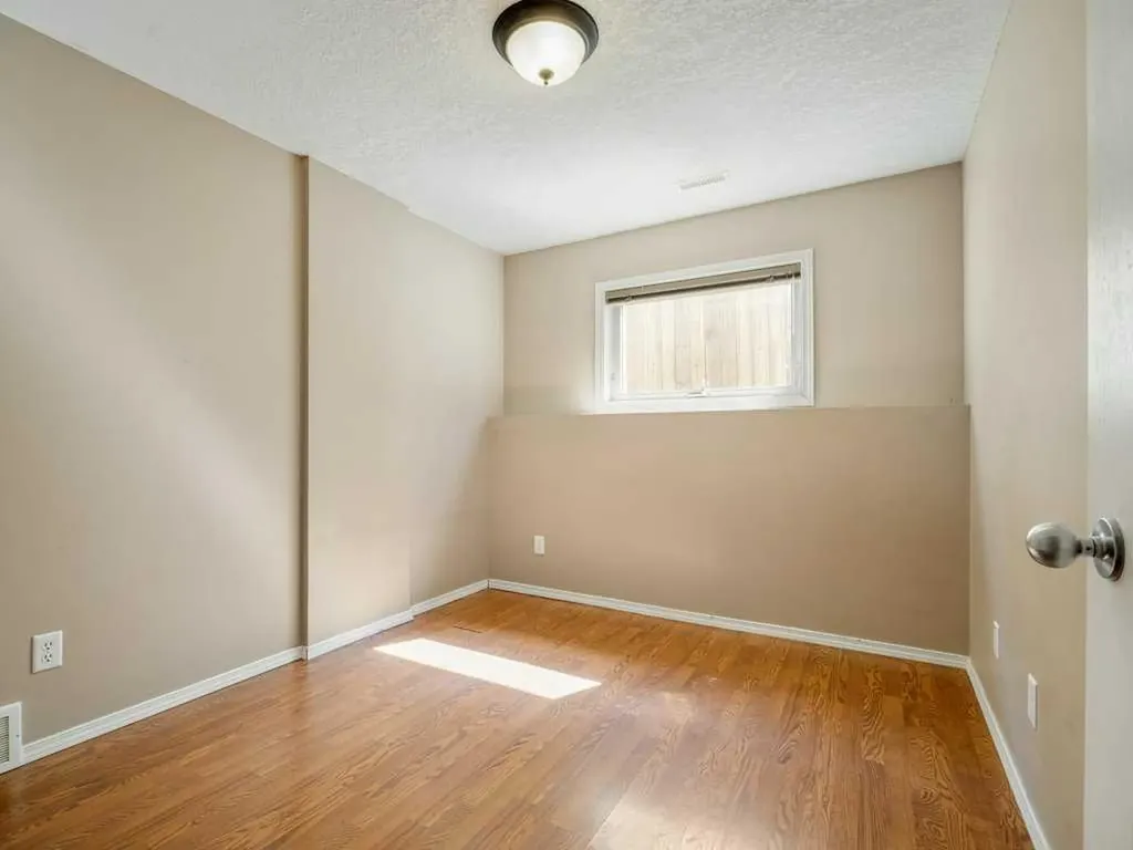 727 Aberdeen Crescent Lethbridge AB T1J 5B2