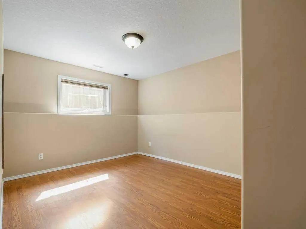 727 Aberdeen Crescent Lethbridge AB T1J 5B2